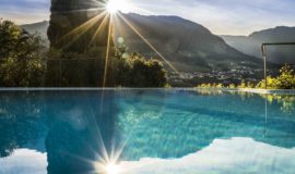 Pool Mit Blick Auf Berge Im Sommer Hotel Ansitz Golserhof