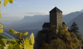 Schloss Tirol In Dorf Tirol Bei Meran Mit Bergpanorama Hotel Ansitz Golserhof