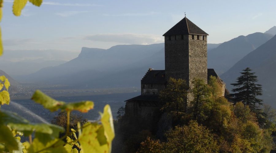 Schloss Tirol In Dorf Tirol Bei Meran Mit Bergpanorama Hotel Ansitz Golserhof