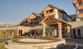 Sommer Aussenansicht Family Resort Dachsteinkoenig