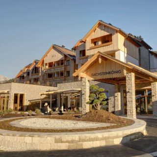 Sommer Aussenansicht Family Resort Dachsteinkoenig