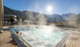 Sommer Aussenpool Mit Ausblick Family Resort Dachsteinkoenig