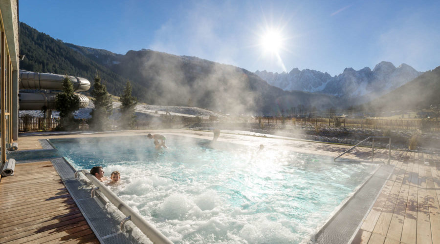 Sommer Aussenpool Mit Ausblick Family Resort Dachsteinkoenig