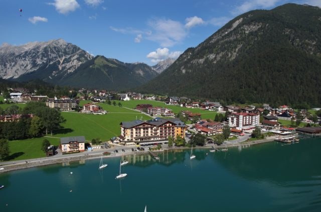 Blick Von Oben Auf Hotel Post Am See Und Pertisau Am Achensee Hotel Post Am See