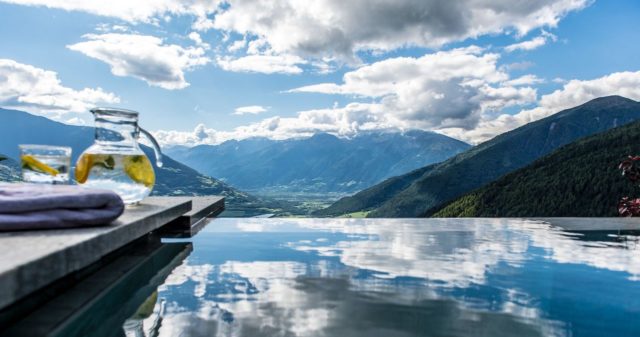 Relaxen Im Infinity Pool Hotel Gerstl