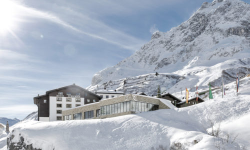 Aussenansicht Winter Hotel Zuerserhof