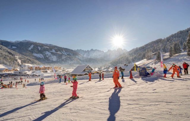 Anliegende Skipiste Fuer Kinder Leading Family Hotel Resort Dachsteinkoenig 0