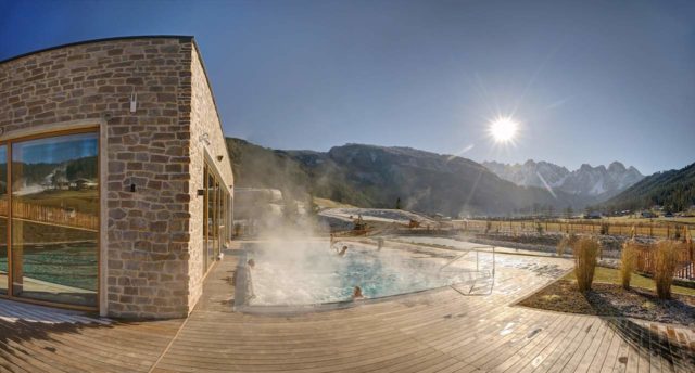 Hotelgaeste Geniessen Outdoor Pool Auch Im Winter C Www.360perspektiven.at Leading Family Hotel Dachsteinkoenig