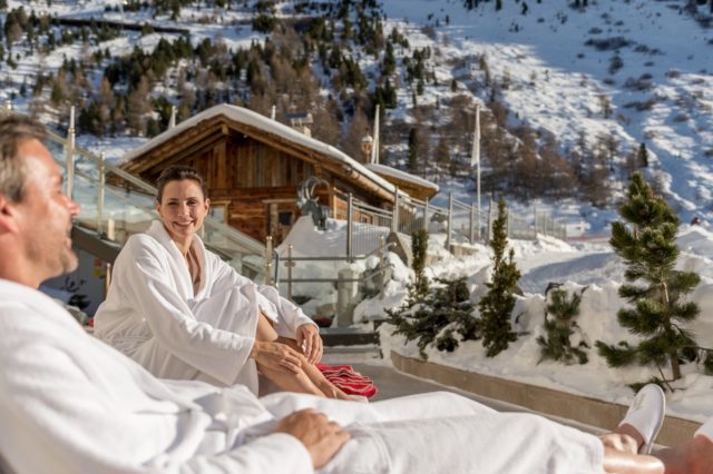 Paerchen Relaxt Im Winter Im Spa Aussenbereich C Alexander Maria Lohmann Hotel Hochfirst