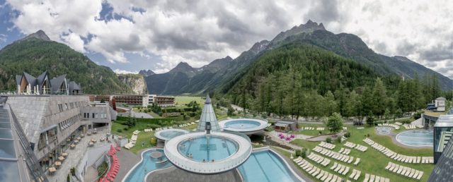 Gesamtansicht Therme Und Hotel