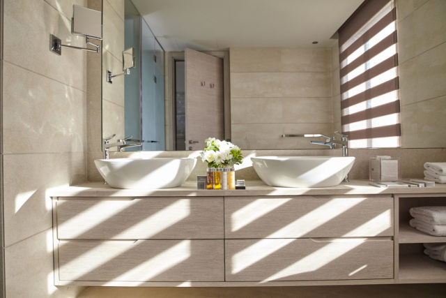 Bathroom 1 Sani Dunes (c)Sani Resort