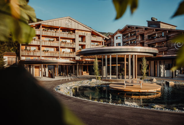 Das Hotel Jungbrunn in Tannheim in Tirol präsentiert sich in neuem Gewand und mit Ayurveda