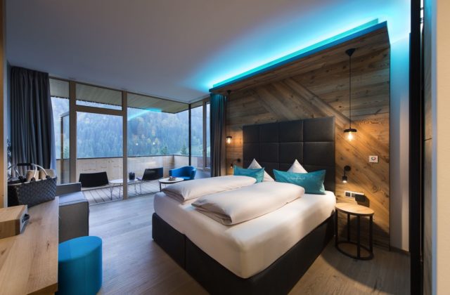 Bergchic Doppelzimmer Mit Grossraeumigen Balkon C Aileen Melucci Wellnesshotel Walserhof Kleinwalsertal Hotels