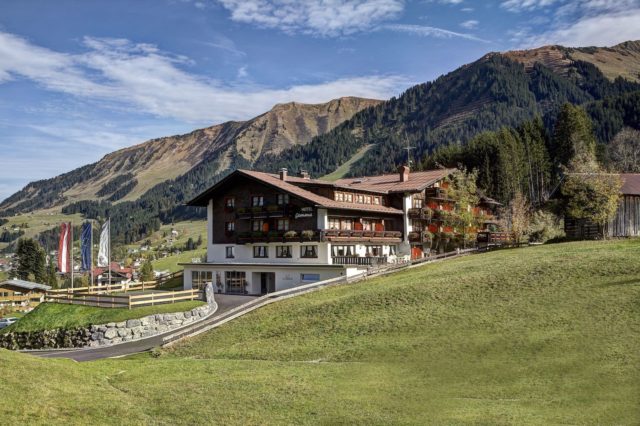 Das Hotel Gemma Eingebettet In Die Berglandschaft Hotel Gemma Kleinwalsertal Hotels