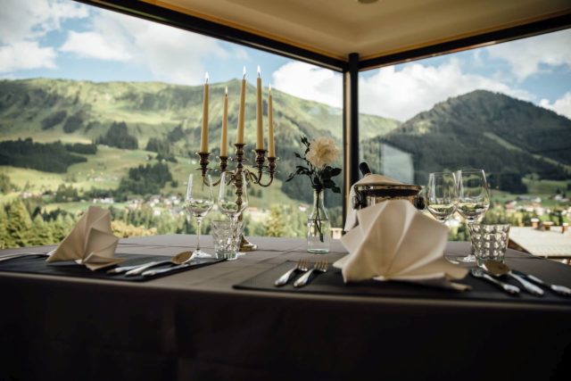 Dinner For Two In Der Brueuege Mit Tollem Panoramablick C Andy Mayr Genuss Aktivhotel Sonnenburg Kleinwalsertal Hotels