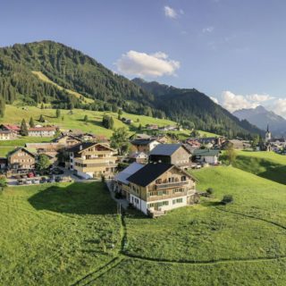 Panoramaansicht Oswalda Hus C Clemens Paul Bio Hotel Oswalda Hus Kleinwalsertalhotels