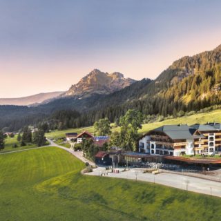 Traumhafte Aussenaufnahme Mit Blick Auf Die Berge Hotel Bergblick