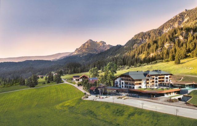 Traumhafte Aussenaufnahme Mit Blick Auf Die Berge Hotel Bergblick