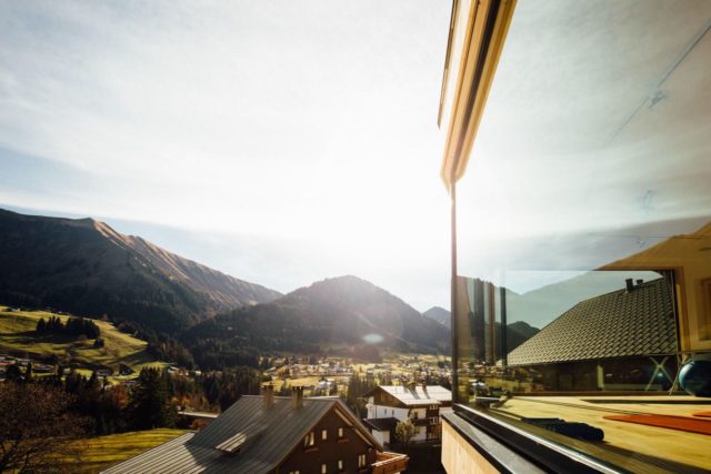 Wohl.fuehl .momente. Auf Der Panoramaterrasse C Andy Mayr Genuss Aktivhotel Sonnenburg Kleinwalsertal Hotels