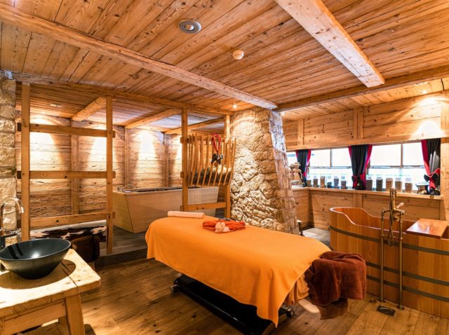 Rustikaler Massageraum C Dejori Werner Hotel Granbaita Dolomites