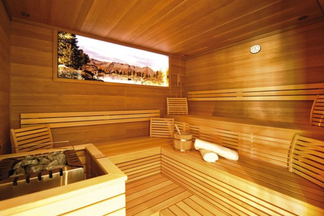 Grossraeumige Holzsauna Zum Entspannen Das Seemount Superior Active Nature Resort