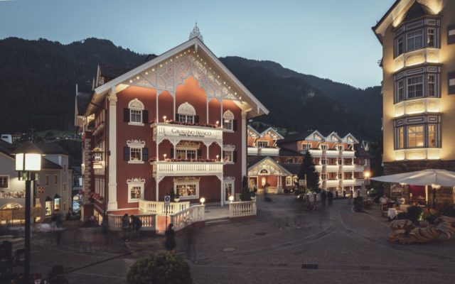 Das Cavallino Bianco Mit Abendbeleuchtung C Hannes Niederkofler Cavallino Bianco Family Spa Grand Hotel