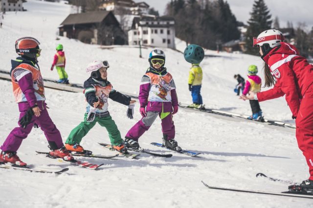 Kinder Beim Skikurs C Hannes Niederkofler Cavallino Bianco Family Spa Grand Hotel