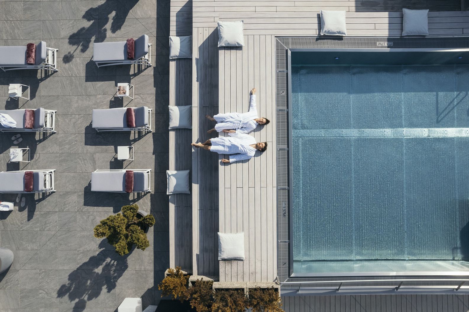 Pool Und Liegen Aus Der Vogelperspektive C Daniel Zangerl Hotel Das Kaiserblick