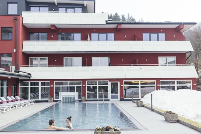 Relaxen Im Outdoor Pool C Daniel Zangerl Hotel Das Kaiserblick