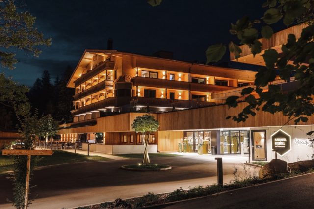 Aussenanssicht Des Alpenhotels Bei Nacht C Jukka Pehkonen Alpenhotel Kitzbuehel