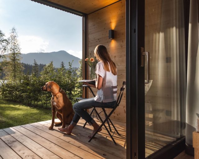 Hotelzimmer Mit Zugang Zum Garten C Jukka Pehkonen Alpenhotel Kitzbuehel