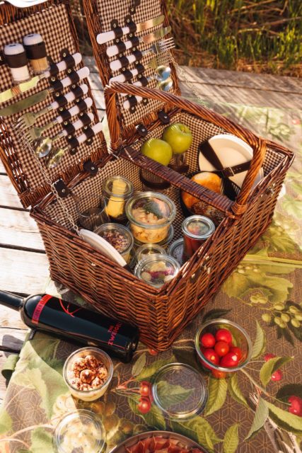 Picknickkorb Mit Diversen Koestlichkeiten C Jukka Pehkonen Alpenhotel Kitzbuehel