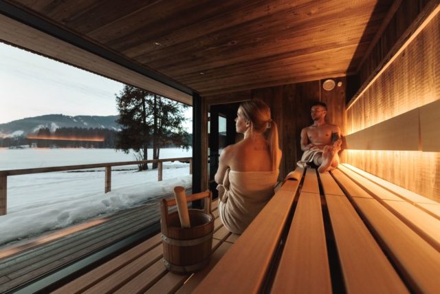 See Sauna Mit Verschneitem Ausblick C Jukka Pehkonen Alpenhotel Kitzbuehel