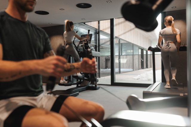 Trainieren Im Fitnesscenter C Jukka Pehkonen Alpenhotel Kitzbuehel