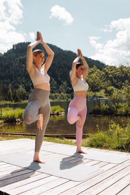 Yoga Session Mitten In Der Natur C Jukka Pehkonen Alpenhotel Kitzbuehel