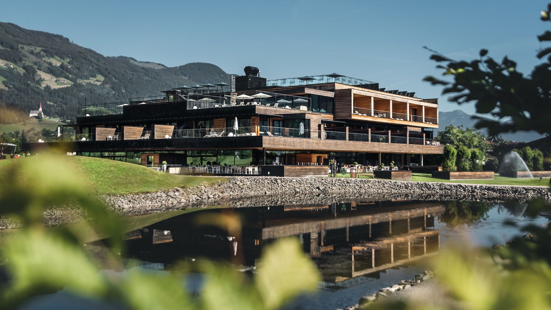 Aussenansicht Der Sportresidenz Im Sommer C Jukka Pehkonen Sportresidenz Zillertal