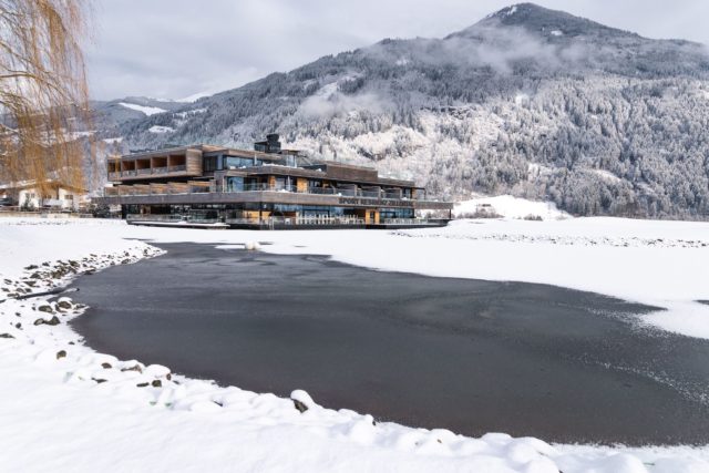 Aussenansicht Der Sportresidenz Im Winter C Jukka Pehkonen Sportresidenz Zillertal