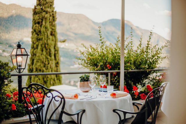 Ein Aperitif Auf Der Terrasse Hotel Golserhof 2