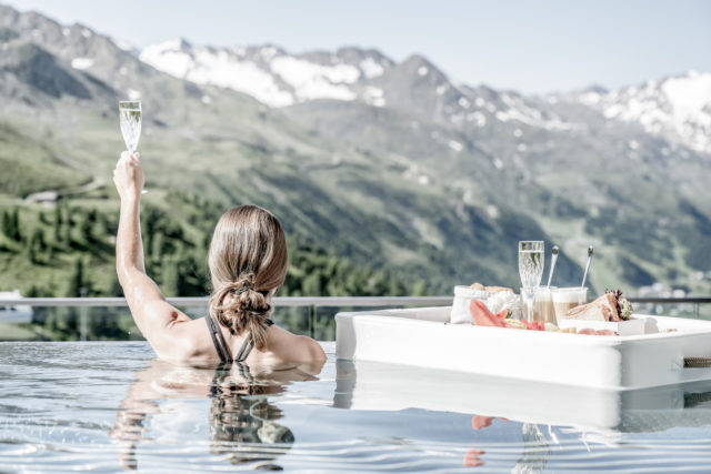 Entspannung Pur Im Sky Infinity Pool Im Ski & Wellnessresort Hotel Riml ©Alexander Maria Lohmann