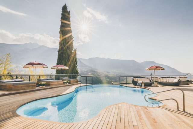 Freibad Im Sommer Mit Liegebereich Hotel Ansitz Golserhof