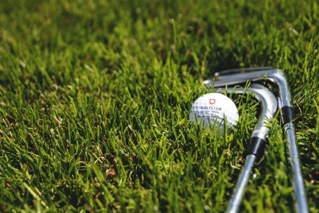 Golfschlaeger Mit Golfball C Jukka Pehkonen Golfclub Zillertal Uderns