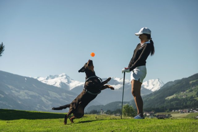 Golfspass Mit Hund C Jukka Pehkonen Golfclub Zillertal Uderns