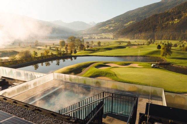 Infinity Pool Und Golfplatz Im Herbst C Jukka Pehkonen Sportresidenz Zillertal