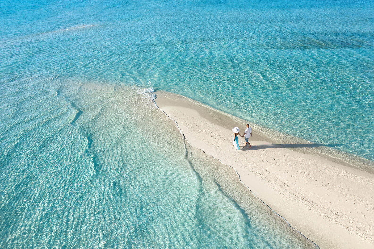 Nova Maldives Paar Strandspaziergang