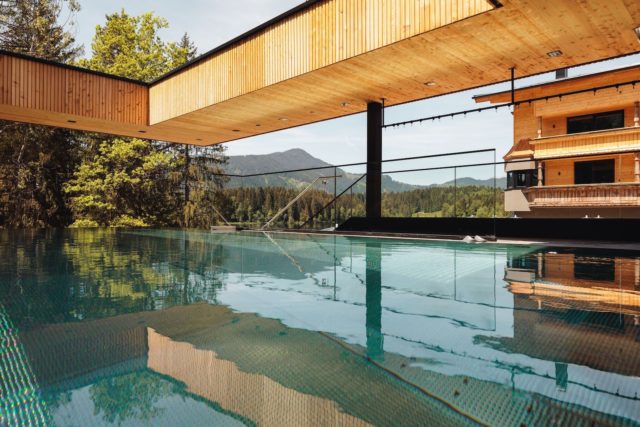 Infinity Pool Umgeben Von Traumhafter Landschaft C Jukka Pehkonen Alpenhotel Kitzbuehel