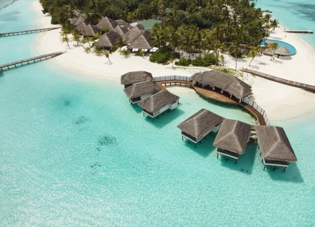 1 Nova Maldives Luftansicht Water Villas (2)