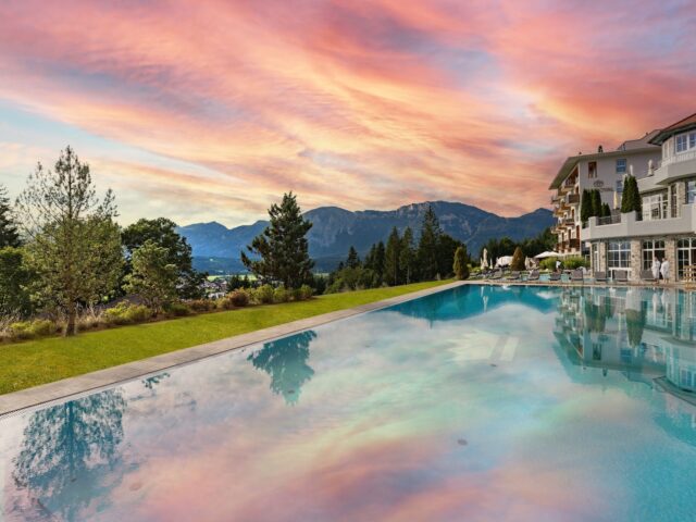 Atemberaubender Ausblick Aus Dem Outdoorpool Hotel Panorama Royal