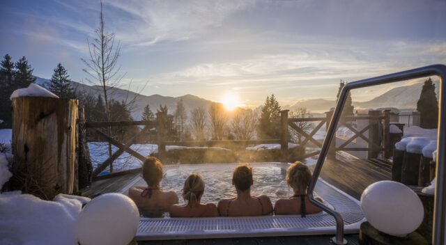 Entspannung Im Whirlpool Bei Sonnenuntergang Im Winter Hotel Panorama Royal