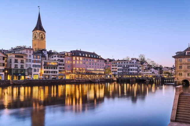 Aussenansicht Storchen Sommer