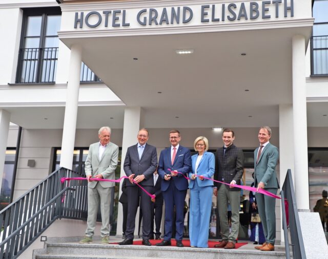 Grand Elisabeth Herbert Ackerl Carsten Schiek Landesrat Markus Achleitner Bürgermeisterin Ines Schiller Philipp Zauner Josef Öhlinger